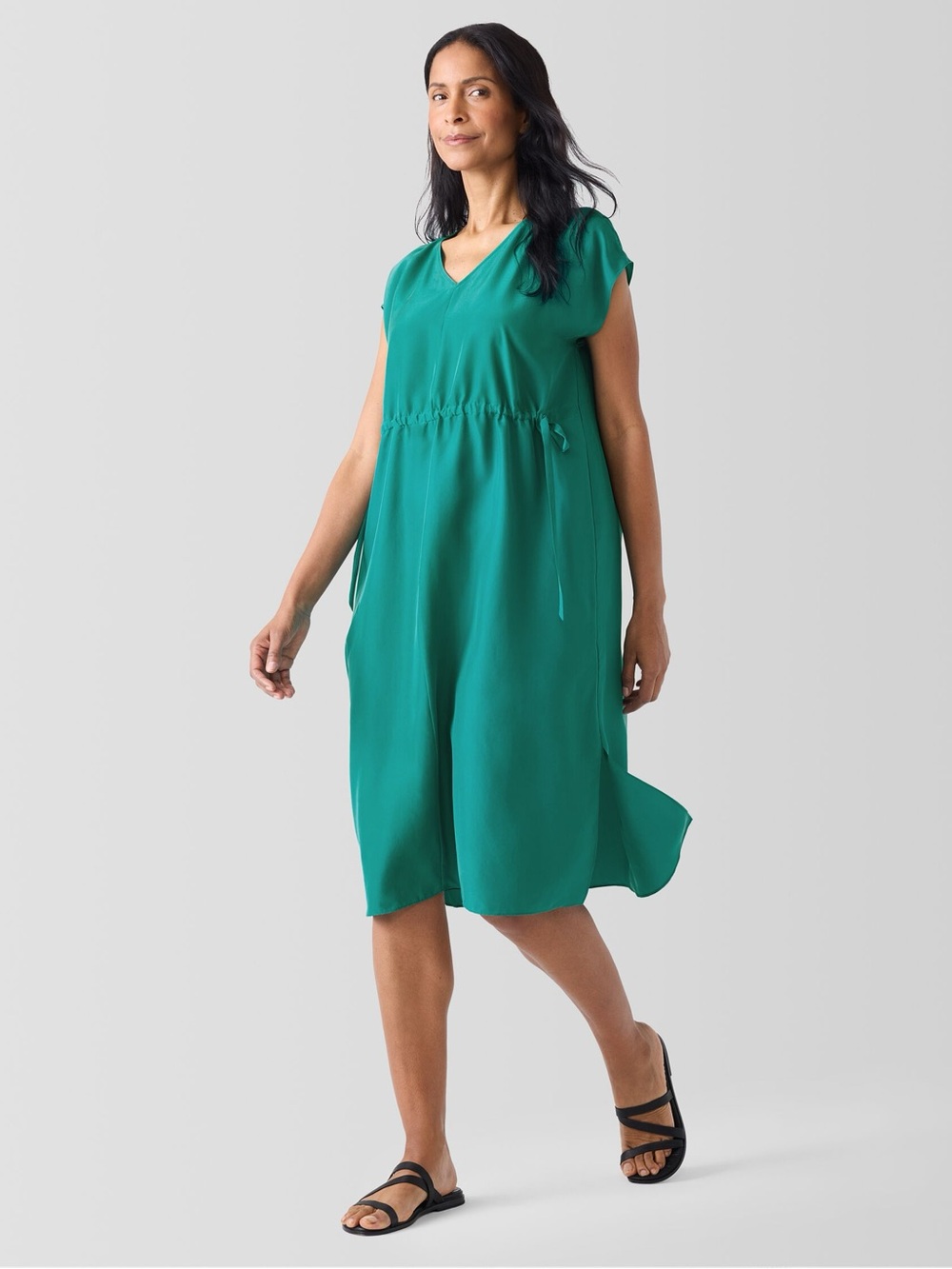 EILEEN FISHER - 100% Silk V-neck Dress in Esmeralda Green. XS. P2P 21”